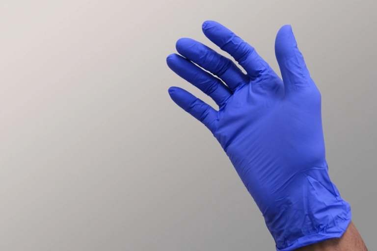 niebieskie rękawiczki